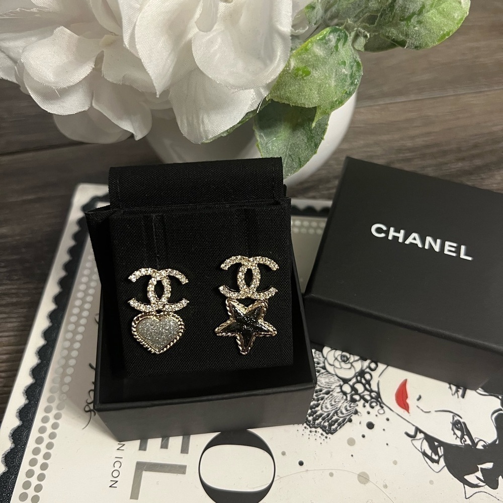 CHANEL Gold CC Crystal Enamel Star Heart Earrings - Picture 10 of 10